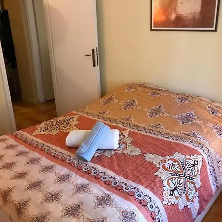 Artistic Apartment *