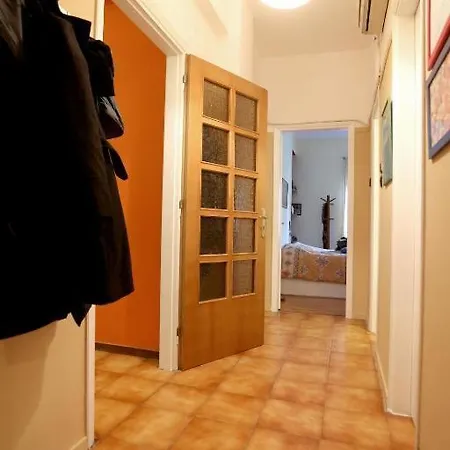 Apartment Artistic